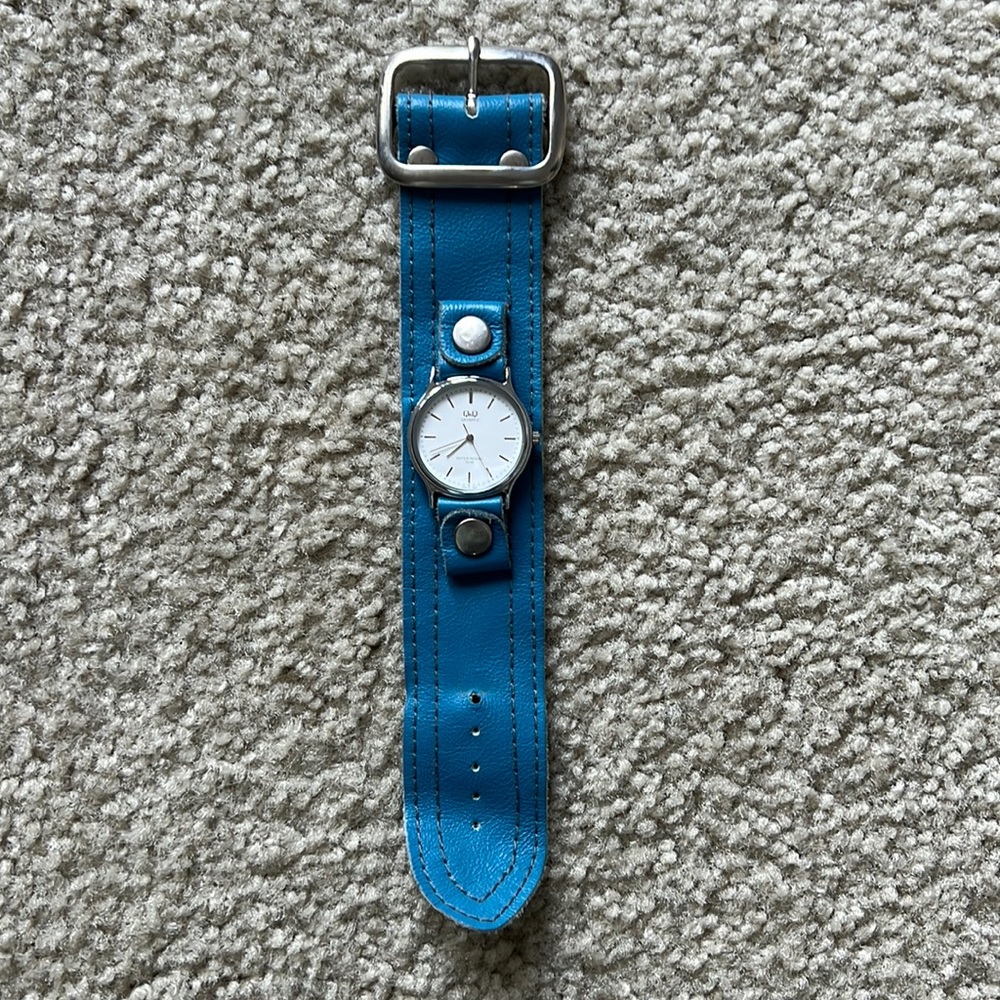 Leather strap watch
